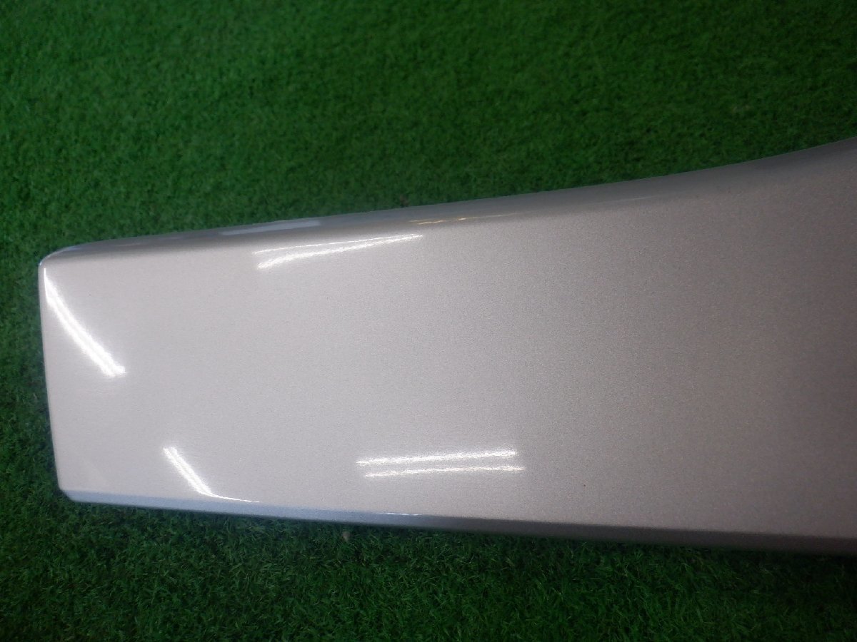 山口 ◎【トヨタ プリウス NHW20 純正 バックドアガーニッシュ 76801-47060