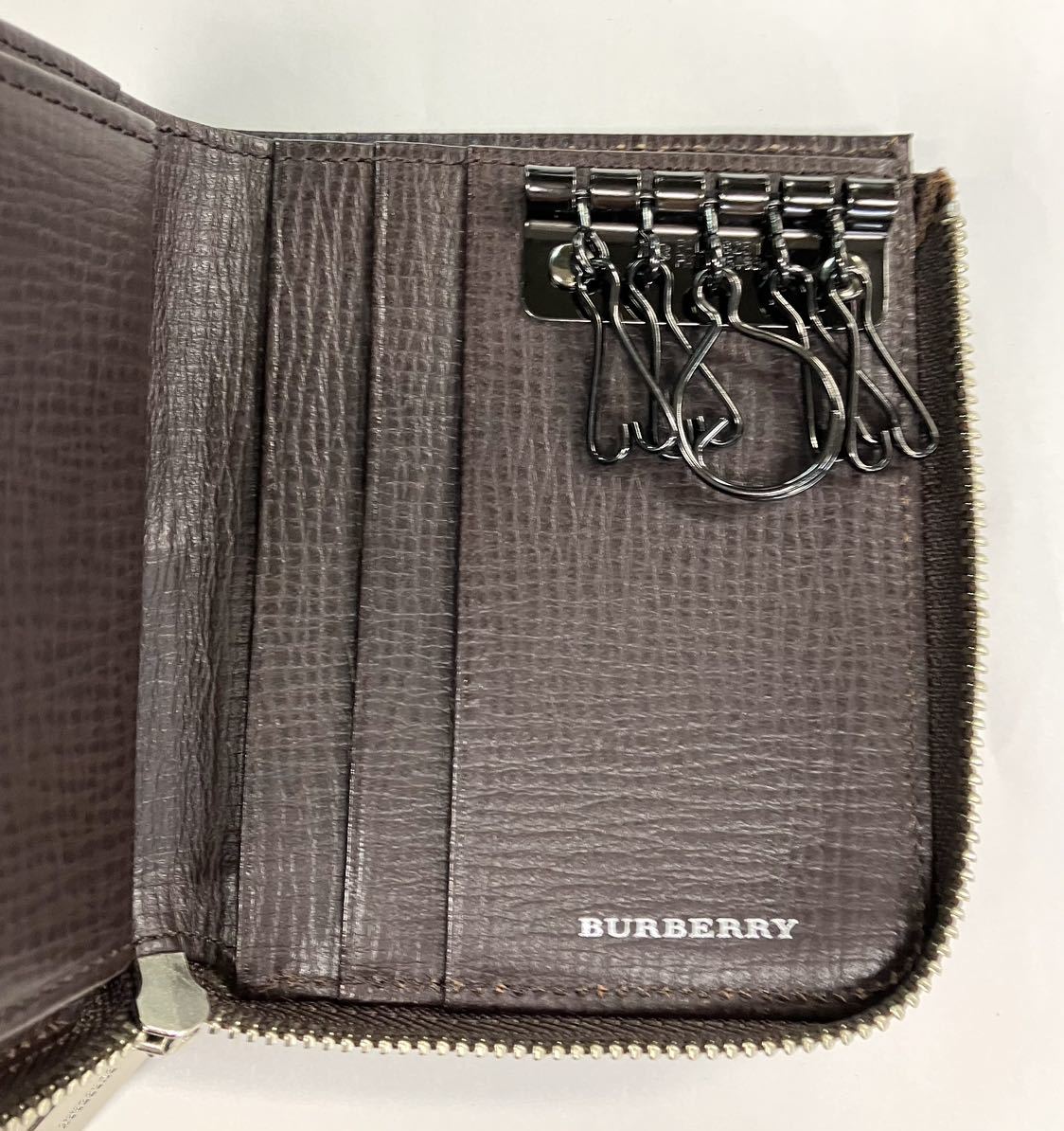 未使用品　BURBERRY　バーバリー　ケース　ノバチェック　ロゴ型押し 未使用品 BURBERRY バーバリー ケース ノバチェック ロゴ型押し 未使用