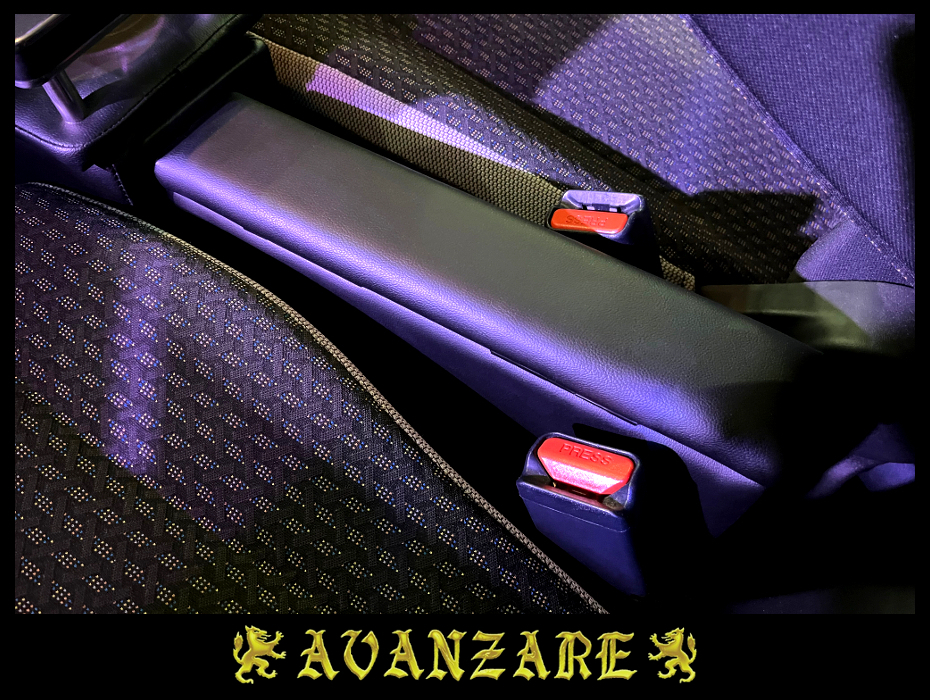 ハスラー MR92S MR52S 17EVERY 4×4for…HUSTLER(MR52&frasl;92) (2020y ≪アヴァンツァーレ≫ MR52／MR92 ハスラー ♪ センターコンソールボックス (USBポート付き／2.1A・1.0A) ／ 黒PVCレザー仕様
