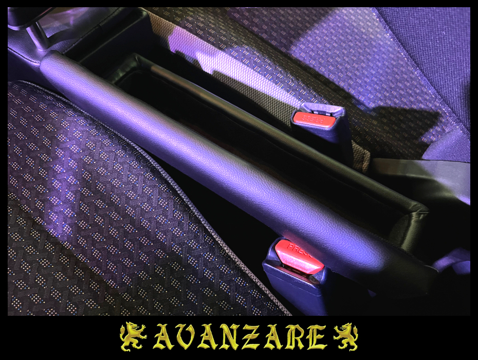 ハスラー MR92S MR52S 17EVERY 4×4for…HUSTLER(MR52&frasl;92) (2020y ≪アヴァンツァーレ≫ MR52／MR92 ハスラー ♪ センターコンソールボックス (USBポート付き／2.1A・1.0A) ／ 黒PVCレザー仕様