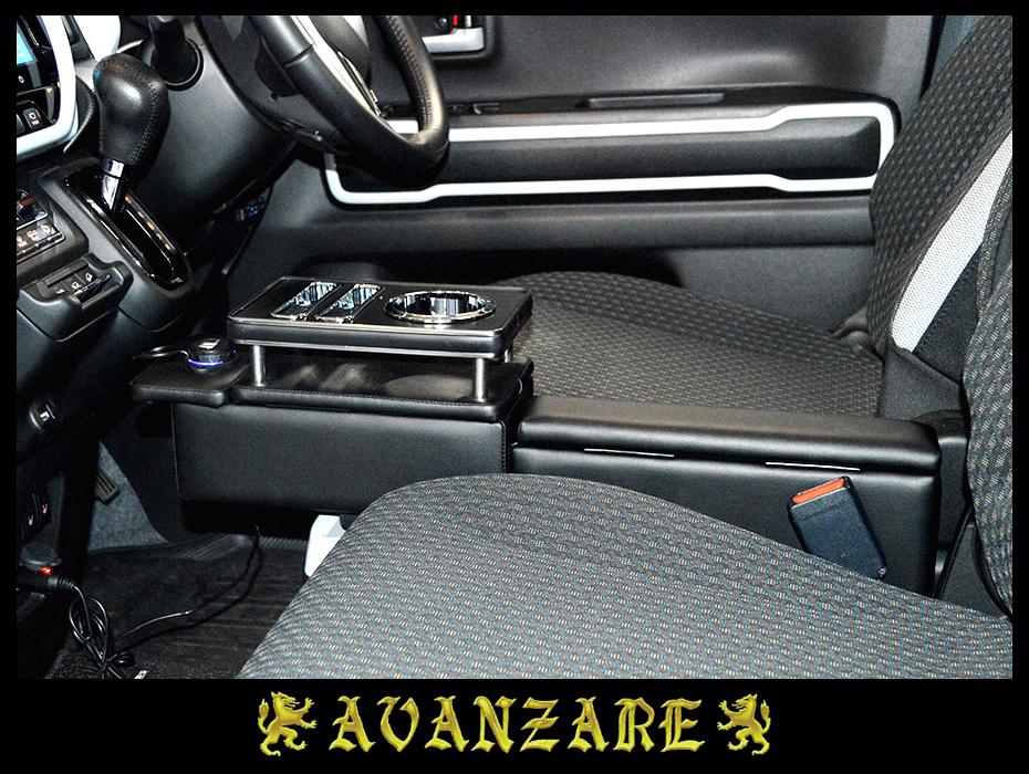 ハスラー MR92S MR52S 17EVERY 4×4for…HUSTLER(MR52&frasl;92) (2020y ≪アヴァンツァーレ≫ MR52／MR92 ハスラー ♪ センターコンソールボックス (USBポート付き／2.1A・1.0A) ／ 黒PVCレザー仕様