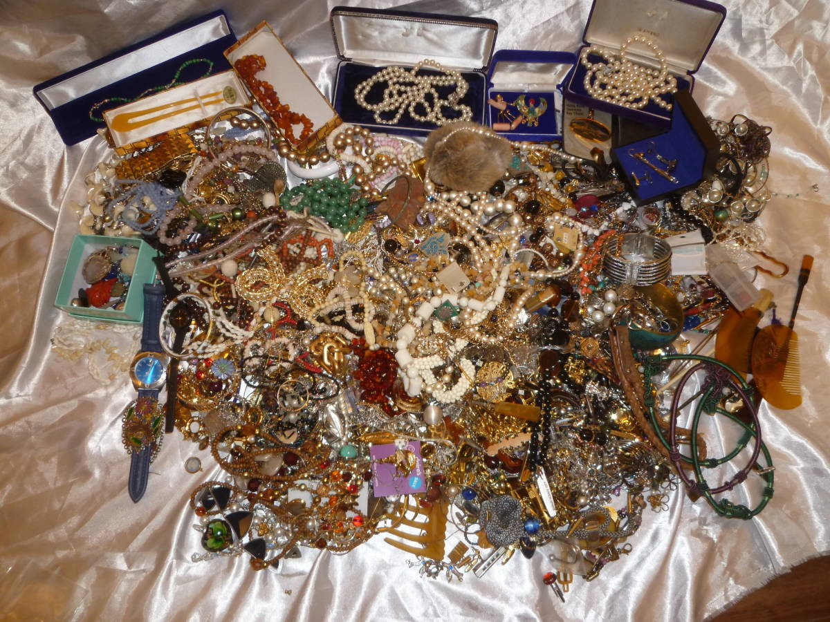 総重量11kg超 アクセサリー 大量 セット メッキ ネックレス ブローチ 指輪 リング ペンダントなど まとめ売り