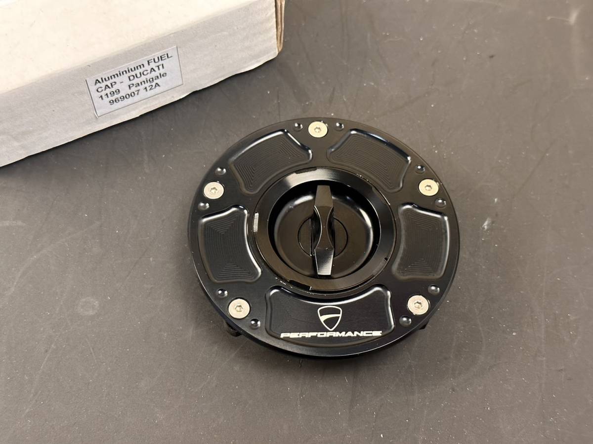 ◆E86 売切り! 美品 V4 1299 1199 959 899 M1100 696 スクランブラー ストリートファイター ドゥカティパフォーマンス タンクキャップ