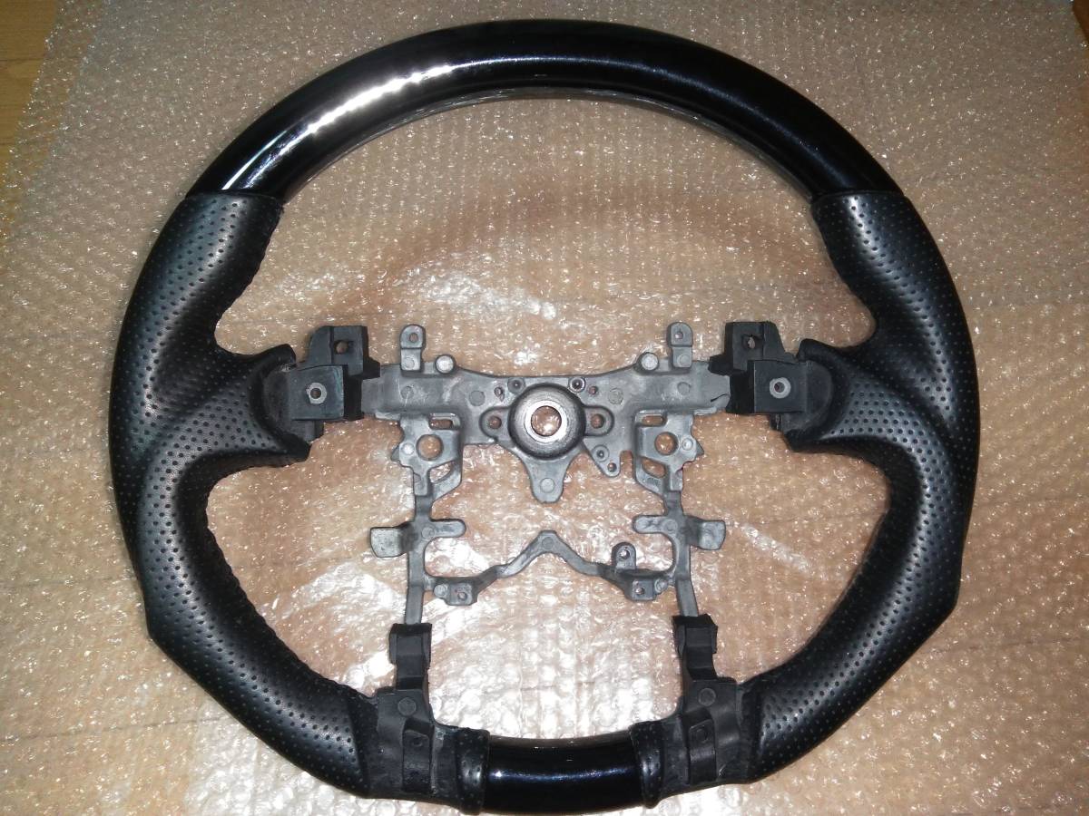 プリウス３０ステアリング REAL　レアル　ピアノブラック　ガングリップレザーハンドル　送料無料　