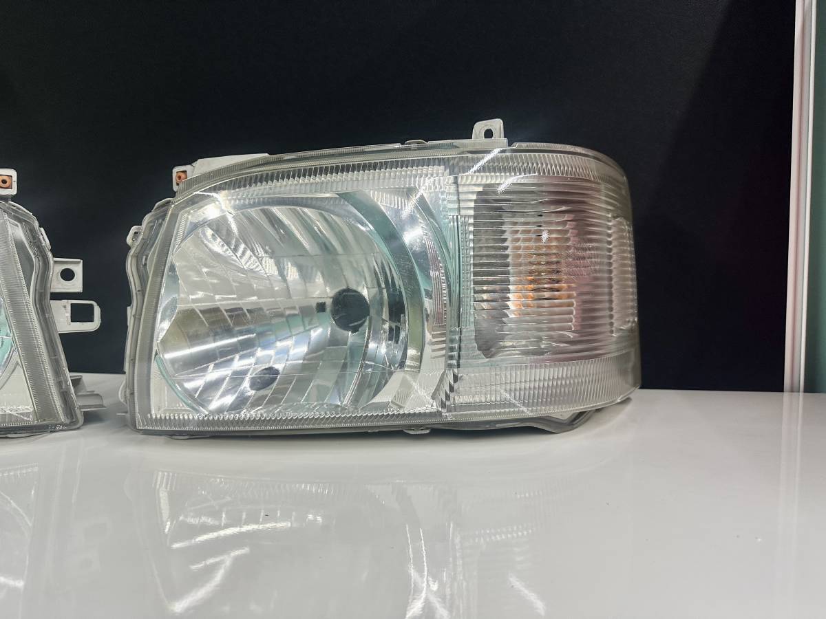 ハイエース200系ヘッドライト純正 左 中古品 1・2型用 ハイエース200系