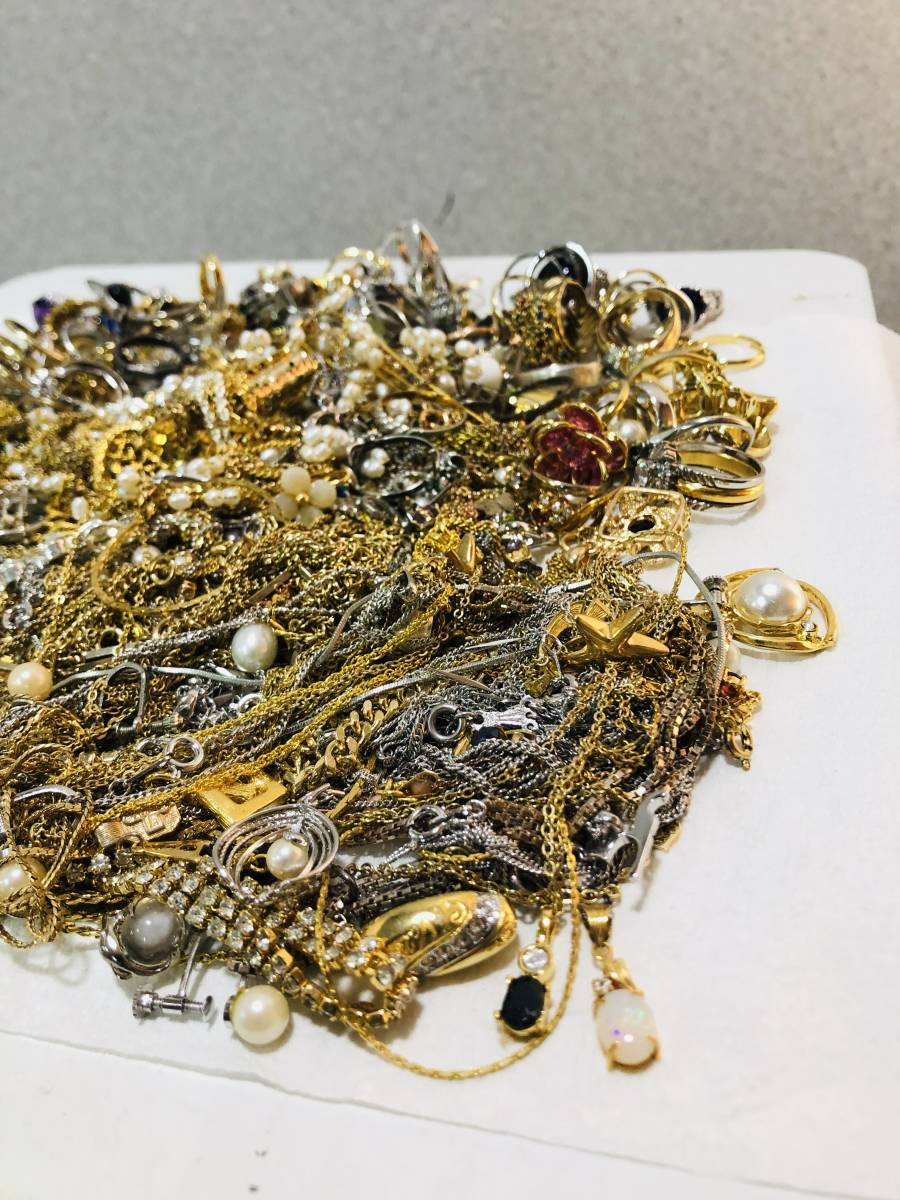 大量1,200gイミテーションアクセサリーまとめ イミテーション