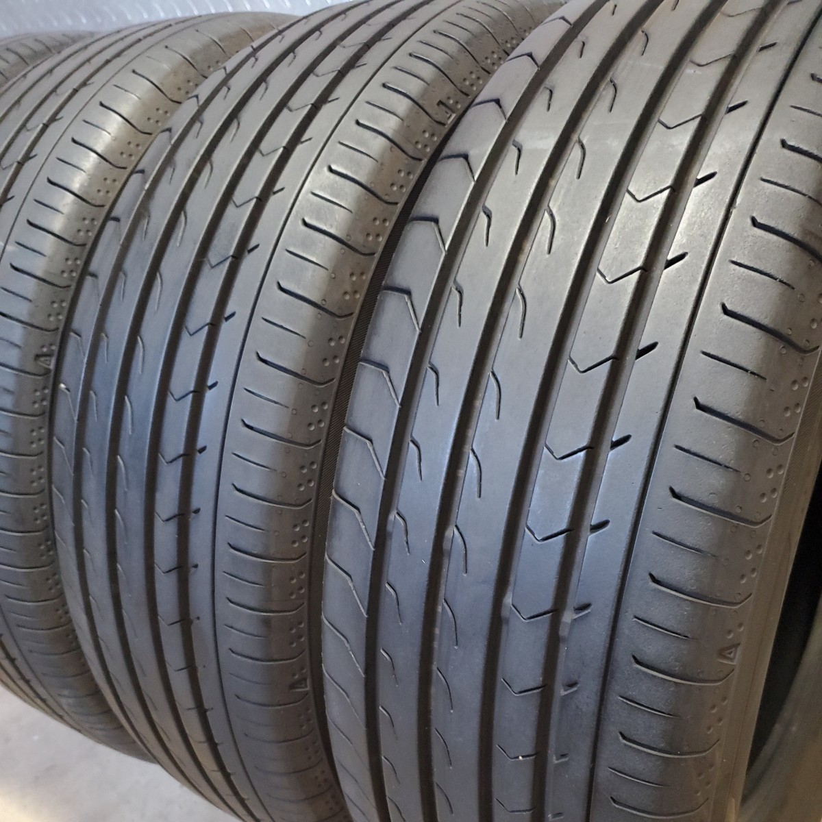 8~9分山 22年製 国産 215/65R16 ヨコハマ ブルーアース RV03
