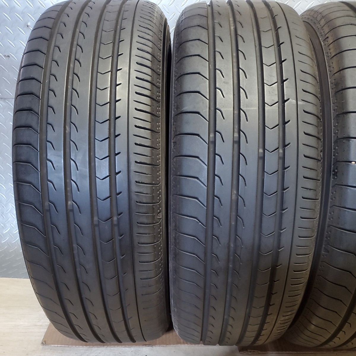 売り切り】YOKOHAMA ヨコハマ BLUEARTH ブルーアース RV-03 215/65R16 