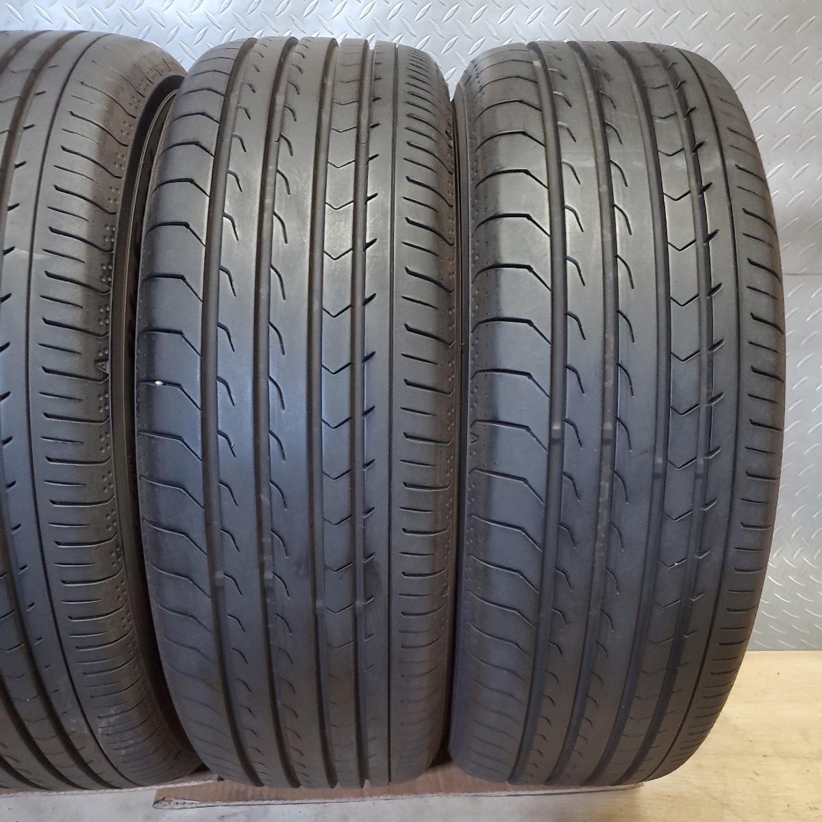 売り切り】YOKOHAMA ヨコハマ BLUEARTH ブルーアース RV-03 215/65R16 