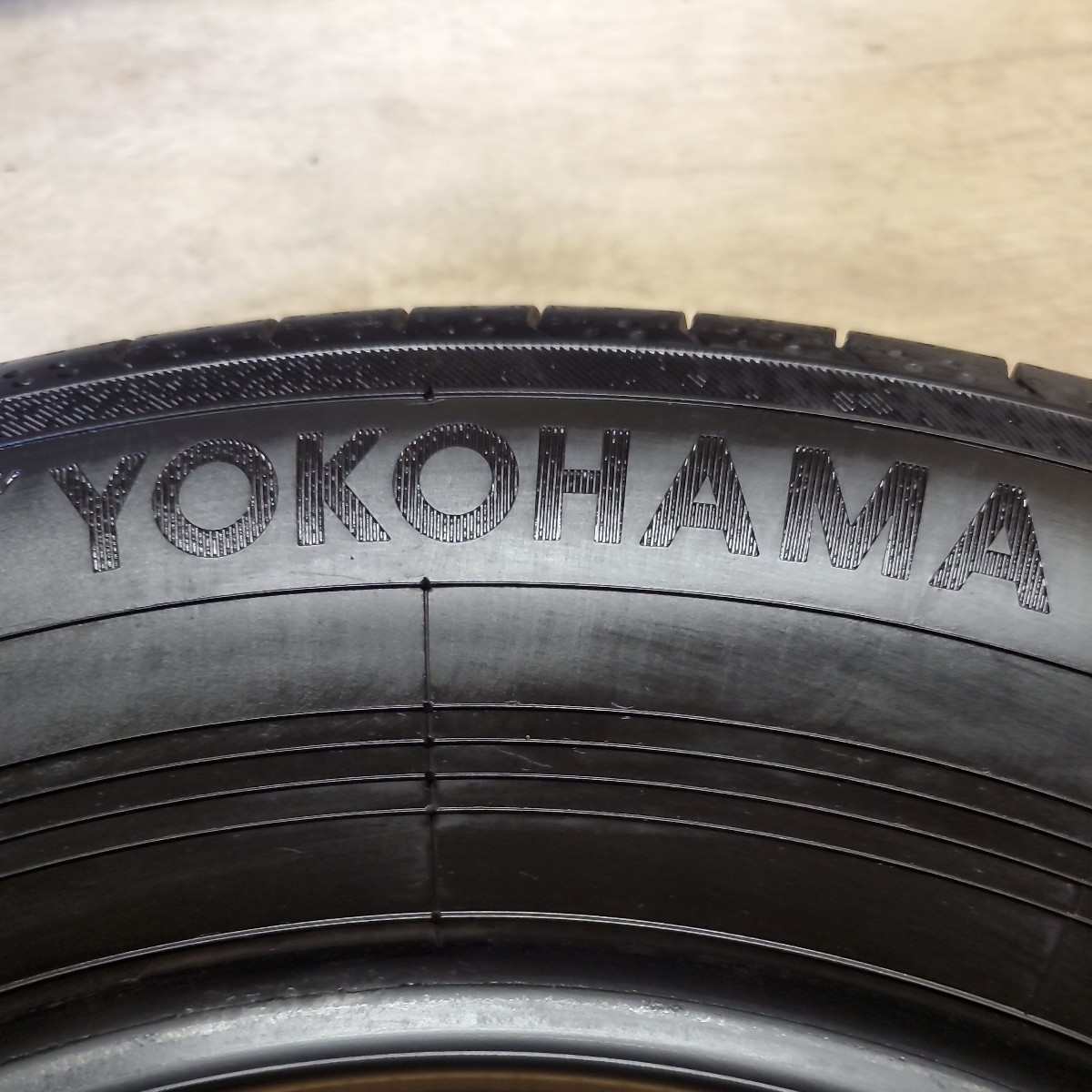 売り切り】YOKOHAMA ヨコハマ BLUEARTH ブルーアース RV-03 215/65R16 