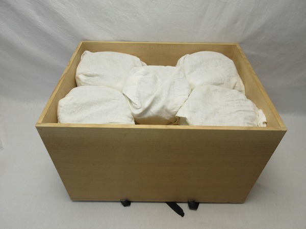 507712 【 美品 懐石道具 塗師 中村宗哲作 利休形 木製黒塗 小丸椀 四