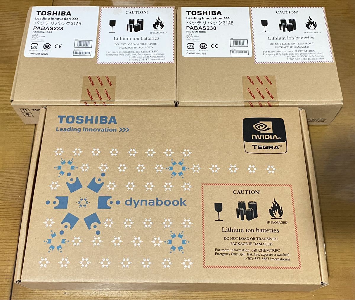 極美品 TOSHIBA dynabook AZ/05M 付属品完備 未使用の純正予備バッテリー