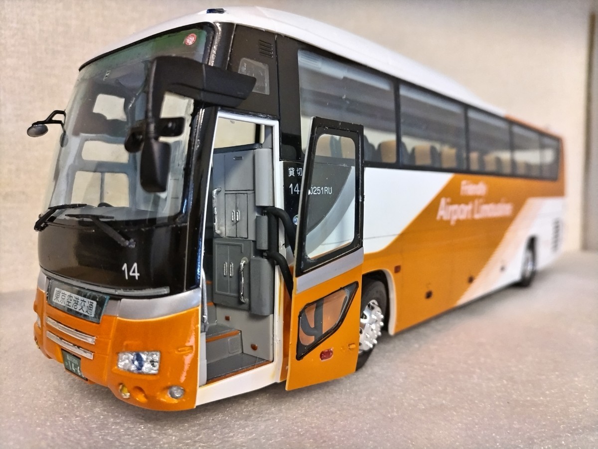 フジミ模型 1/32東京エアポートリムジンバス(日野セレガ)素人組立品 