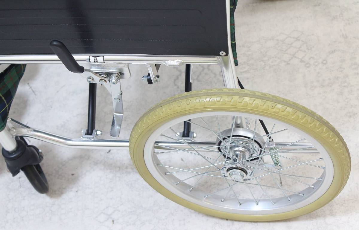 □○ マキテック 車椅子 介助式 EW-30GN 緑チェック ノーパンクタイヤ 