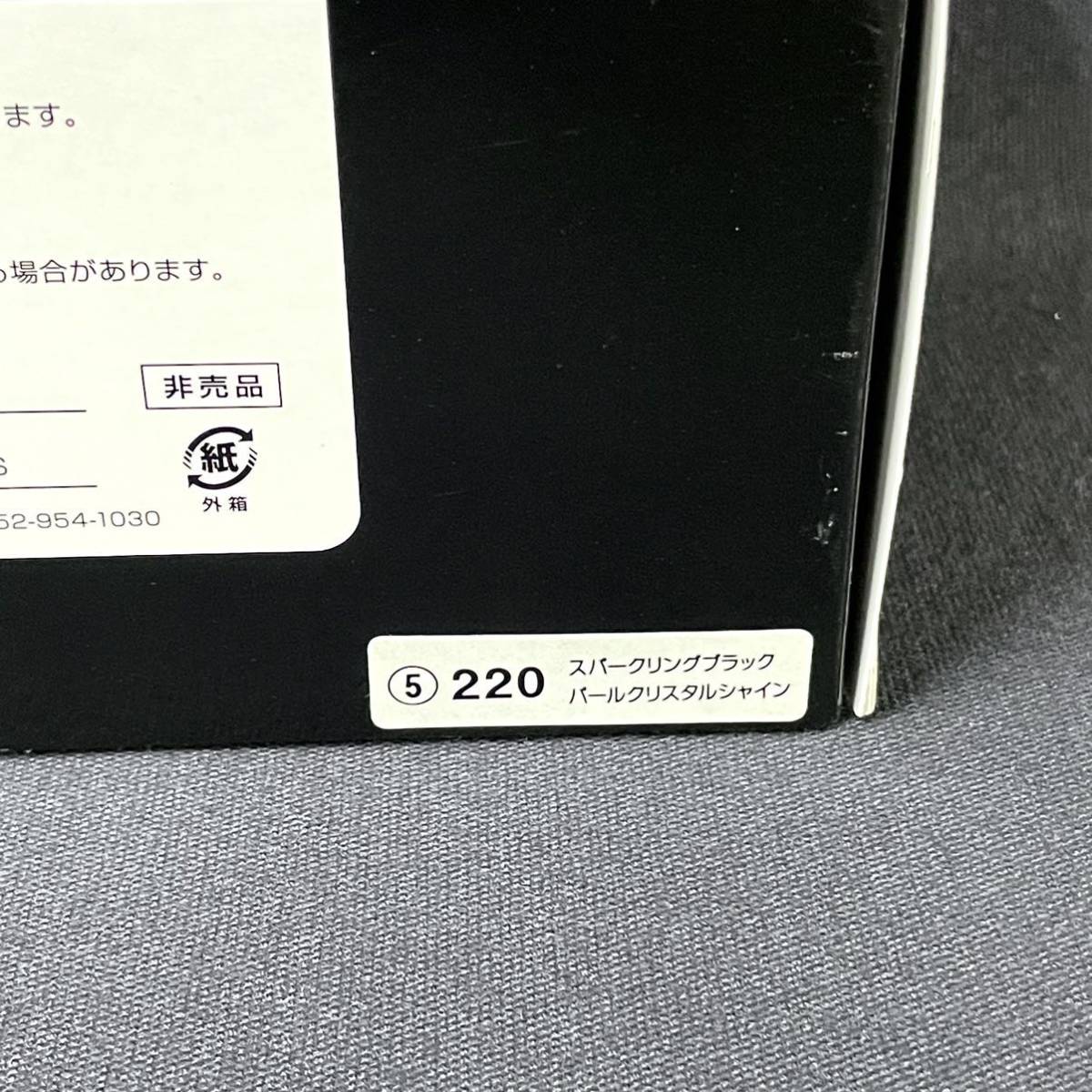 非売品 未開封 トヨタ ハリアー ミニカー 1/30 スパークリングブラック