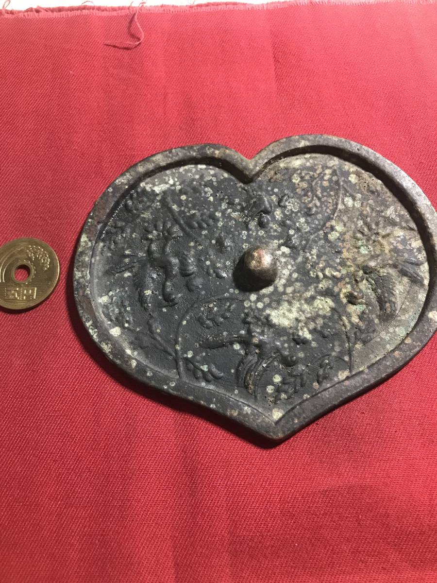 銅鏡　　　花　　動物　　　　　大きい　　　時代物　　珍しい形　　