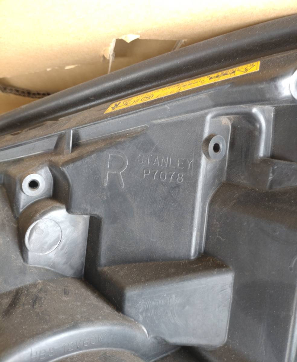 クラウン ロイヤルサルーン 右 ヘッドライト STANLEY P7078 GRS200 クラウン STANLEY GRS202 2Y-1575★HID クラウン★右ヘッドライト HID右ヘッドライト右ライト