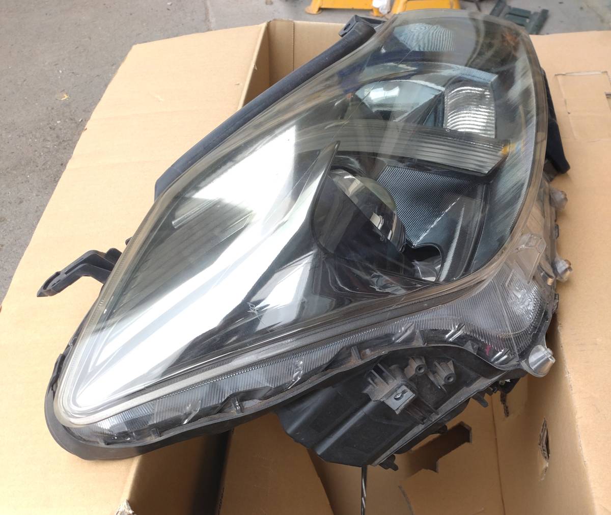 クラウン ロイヤルサルーン 右 ヘッドライト STANLEY P7078 GRS200 クラウン STANLEY GRS202 2Y-1575★HID クラウン★右ヘッドライト HID右ヘッドライト右ライト