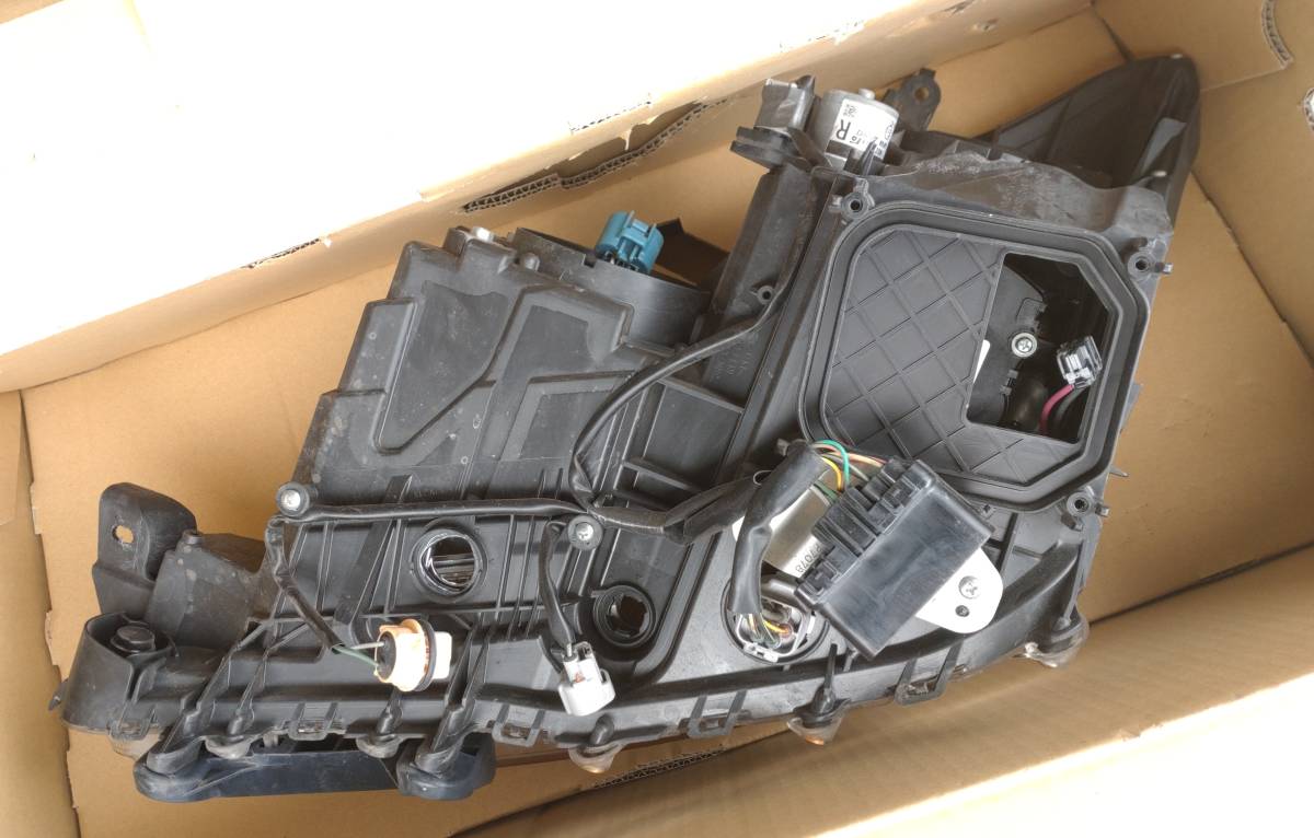 クラウン ロイヤルサルーン 右 ヘッドライト STANLEY P7078 GRS200 クラウン STANLEY GRS202 2Y-1575★HID クラウン★右ヘッドライト HID右ヘッドライト右ライト