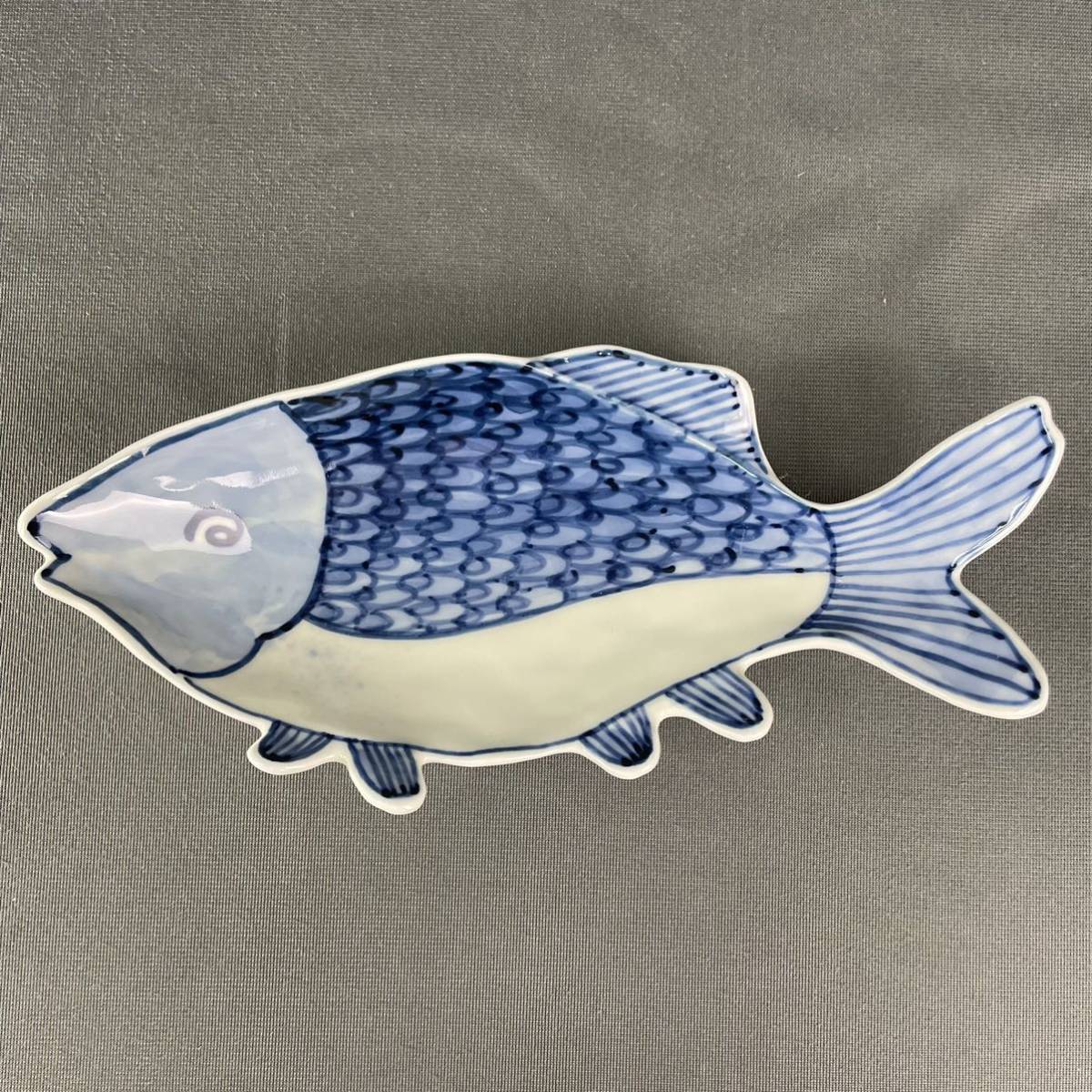 深川製磁 魚彫刻　取皿揃　三つ足 足付皿　5枚　魚型向付　　深川製 有田焼 深川製磁 染付 魚彫刻 足付皿 魚型 三つ足 盛皿の入札履歴