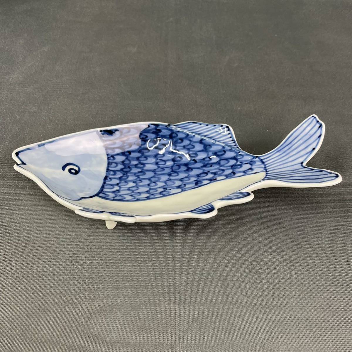 有田焼 深川製磁 染付 魚彫刻 足付皿 魚型 三つ足 盛皿の入札履歴