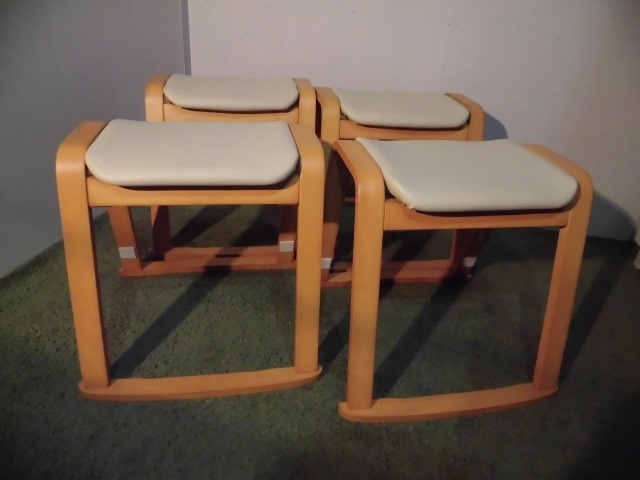 【送料無料】即決【展示品・新品】スタッキングチェア★４脚セット（ナチュラル/レザー（合成皮革））