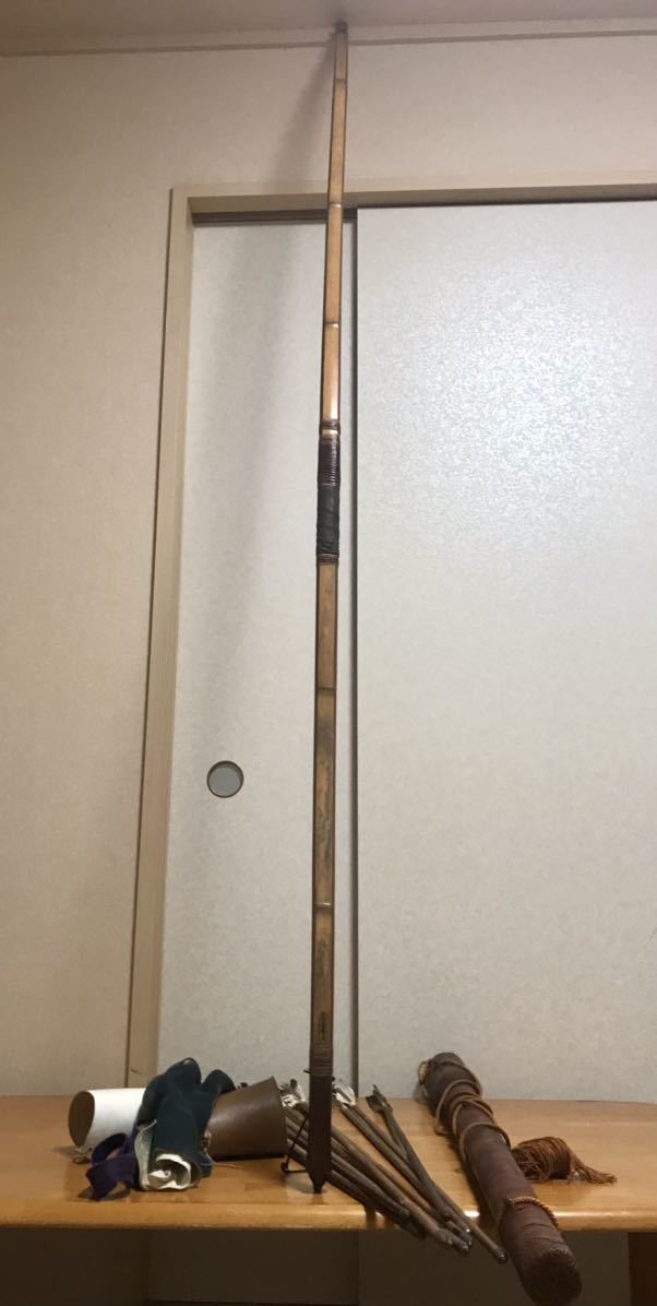 ☆うぶ出し.年代物.時代物.昭和レトロ.弓道.弓.矢.在銘有.カケ.かけ.矢筒.和弓.竹弓.矢羽根☆