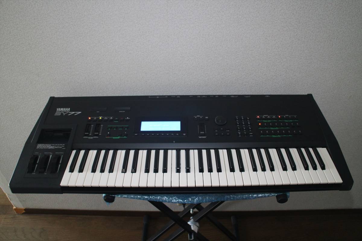 YAMAHA SY77 (分解清掃整備、LCDユニット交換(LEDブルー)、動作確認