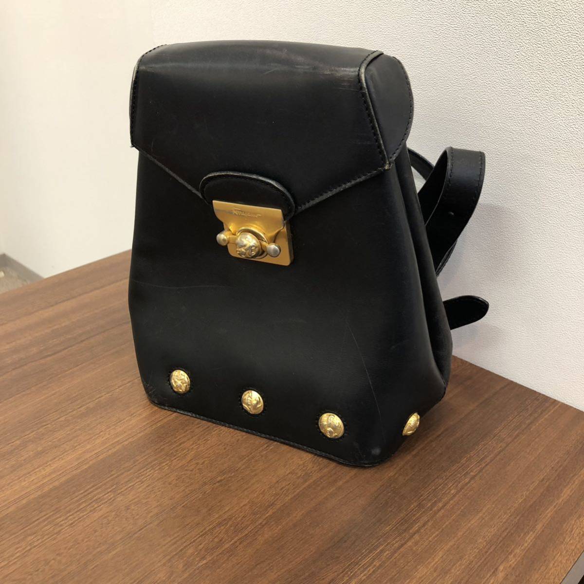 フェラガモ ○超美品○Salvatore Ferragamo フェラガモ○ヴァラリボン