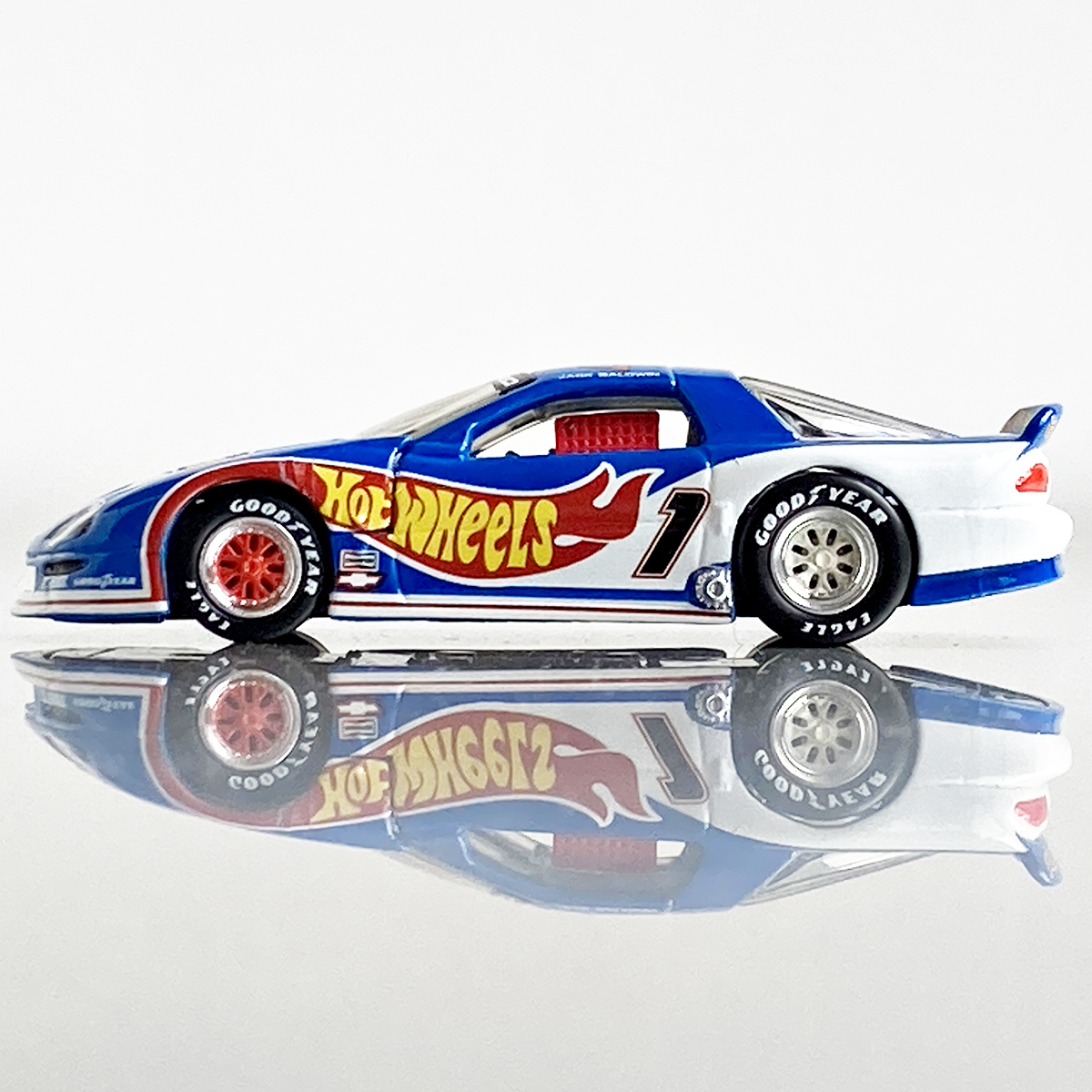 1/64 ホットウィール 1994 シボレー カマロ Hot Wheels Kalifornia