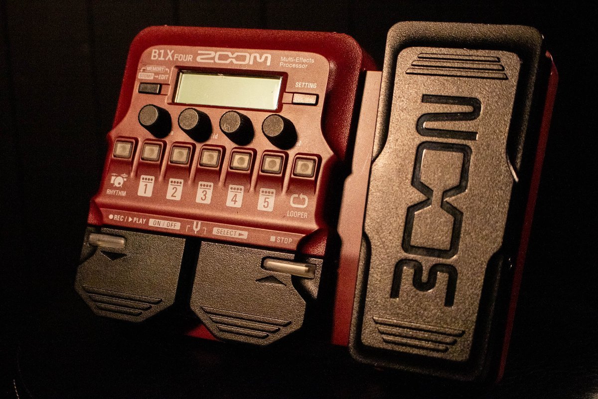 ♪ZOOM ( ズーム ) / B1X FOUR ベース用 マルチエフェクター ☆D 75