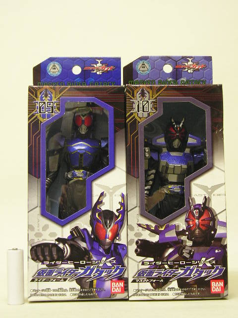■バンダイ 仮面ライダーカブト ライダーヒーローシリーズ 仮面ライダーガタック 09 ライダーフォーム/10 マスクドフォーム RHS ソフビ