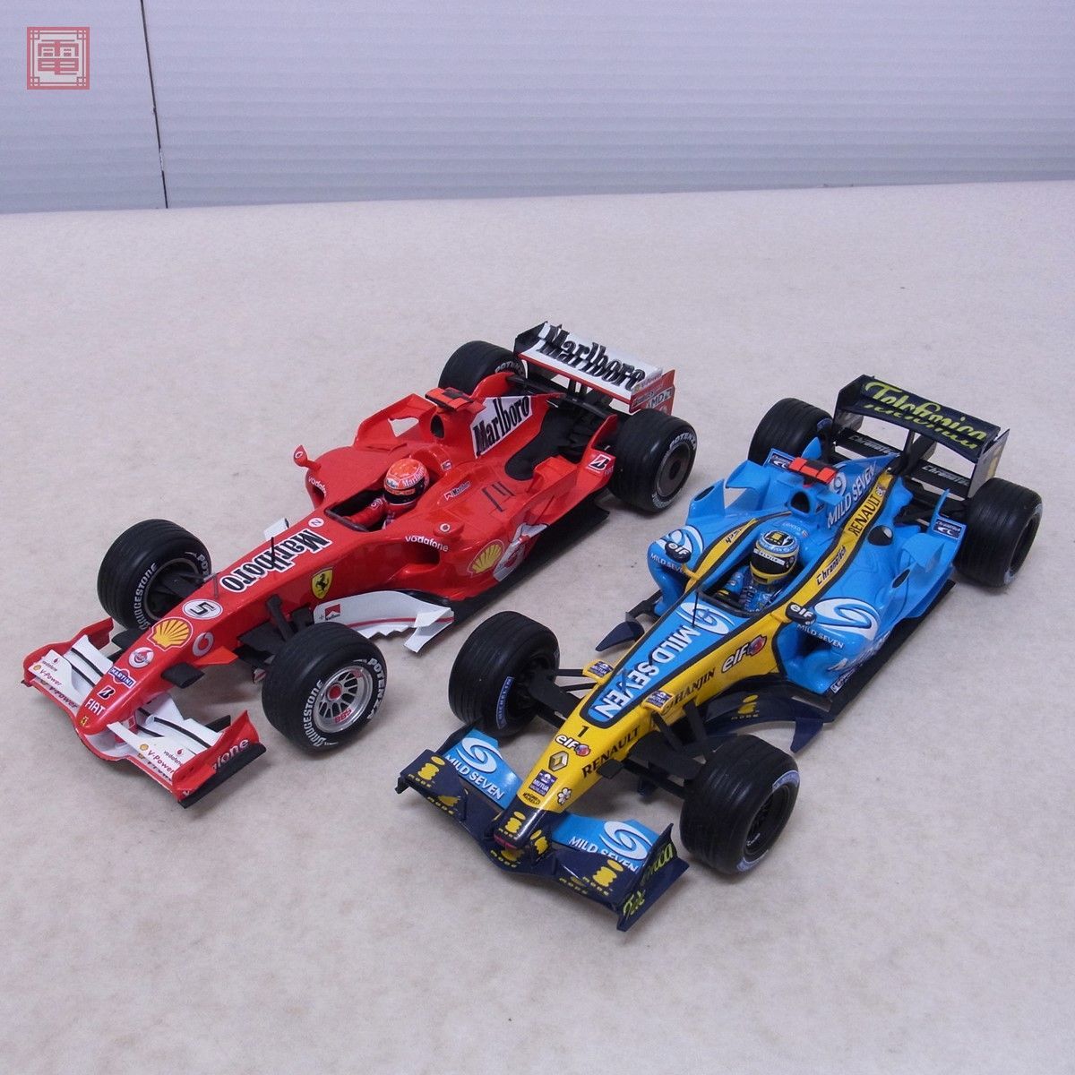 ホットウィール 1/18 フェラーリ 248 F1 マルボロ/ルノー R26 計2台 