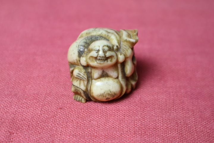 江戸骨董 根付 布袋様 作家在銘 縞模様彫刻か 貴重材 時代物 蒐集