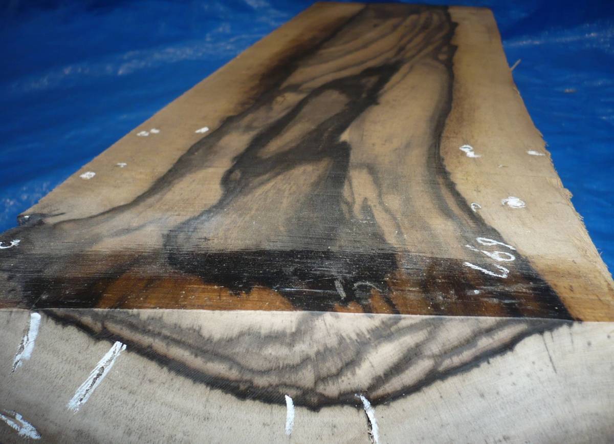 ★黒柿杢★クロカキ 孔雀杢 模様が綺麗【697】荒材 厚板★乾燥１５年以上