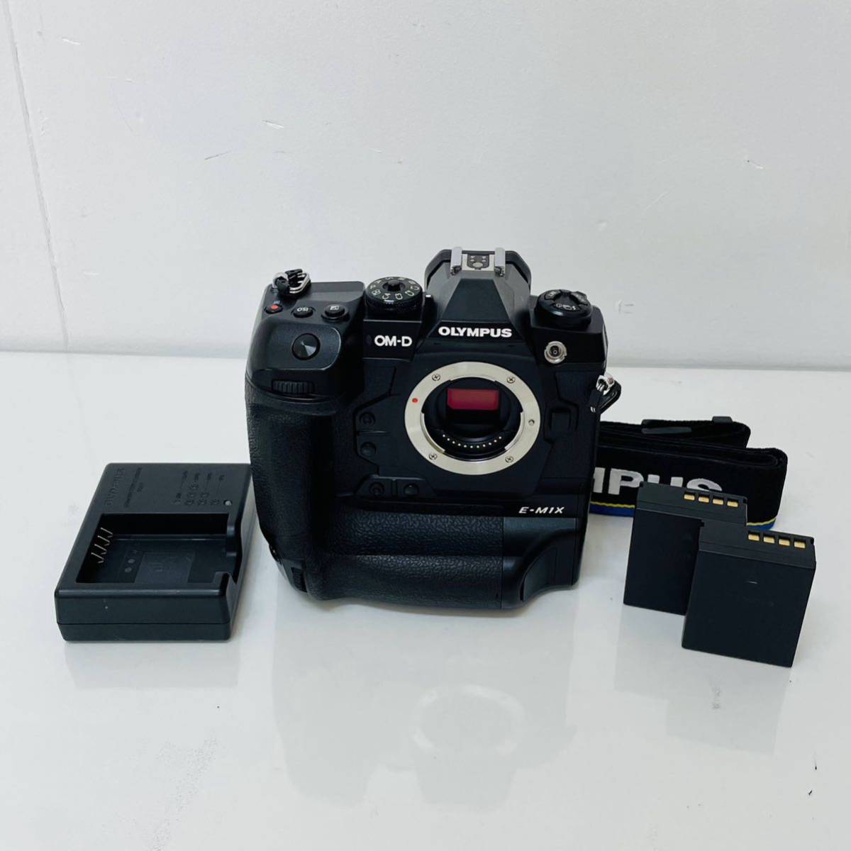 動作良好 OLYMPUS オリンパス OM-D E-M1X Body ボディ i13813 60サイズ 