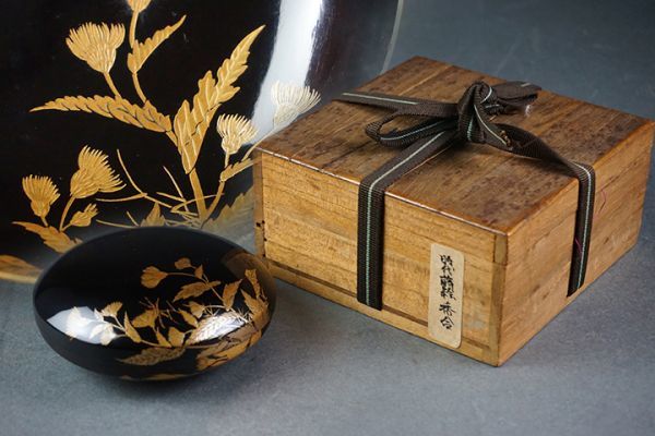 B-717□茶道具 香合 菊花金蒔絵木彫蓋物 香合 茶道具 菊蒔絵 菊蒔絵