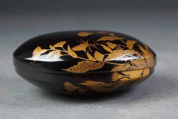 B-717□茶道具 香合 菊花金蒔絵木彫蓋物 香合 茶道具 菊蒔絵 菊蒔絵