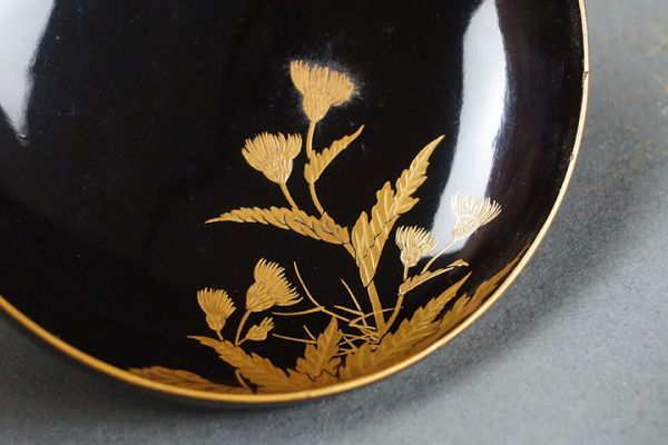B-717□茶道具 香合 菊花金蒔絵木彫蓋物 香合 茶道具 菊蒔絵 菊蒔絵