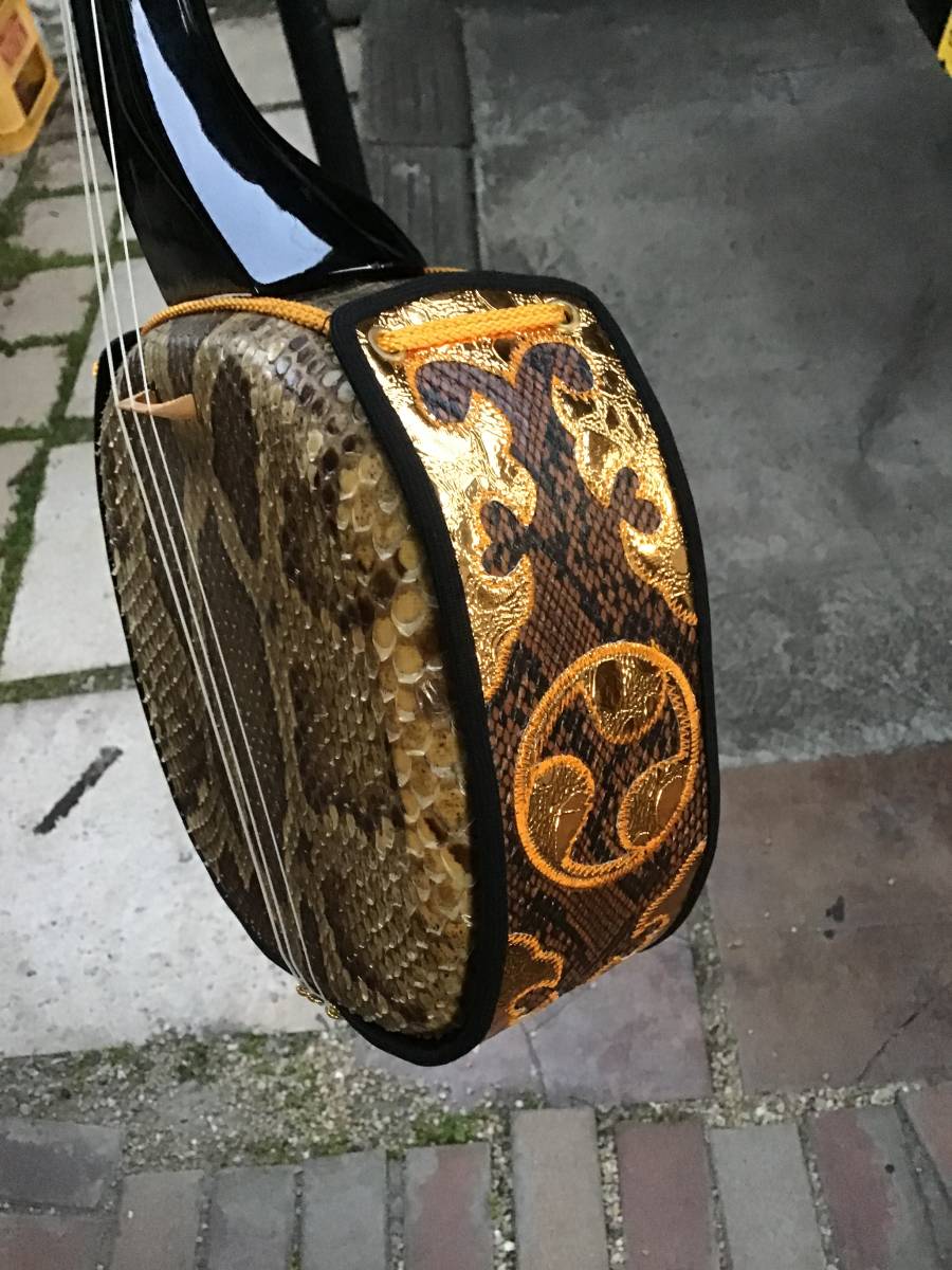 Yahoo!オークション - 蛇味線 琉球伝統楽器 本蛇皮 三線⁄サンシン 三 蛇