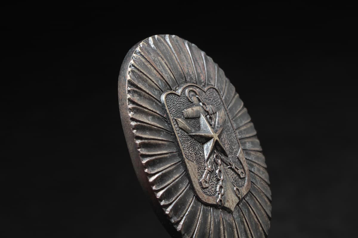 HY896 大日本帝国 旧日本軍 星に碇 軍友会徽章 縦3.3cm 重15g・記章