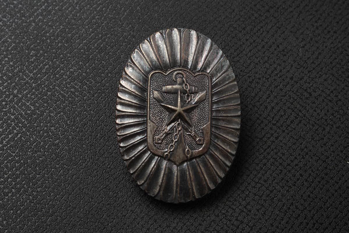 HY896 大日本帝国 旧日本軍 星に碇 軍友会徽章 縦3.3cm 重15g・記章