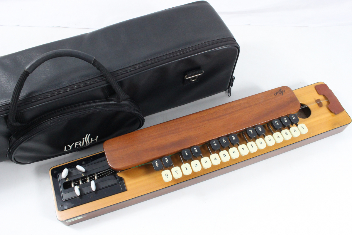 匿名配送☆大正琴 ライリッシュ LSS75 日本製 弦楽器 保管品 ケース付 LYRISH LSS75 ライリスト 大正琴 ライリッシュ - メルカリ