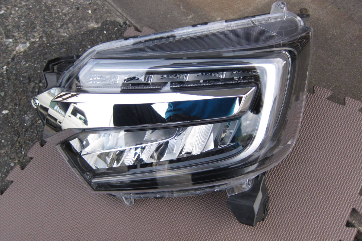 LED N-BOX JF3 JF6 №ZKE51143 nbox（ヘッドライト｜ライト・ランプ）：パーツ<車 1-9 JF3/JF4 N-BOX純正LEDヘッドライト左右 STANLEY W3105