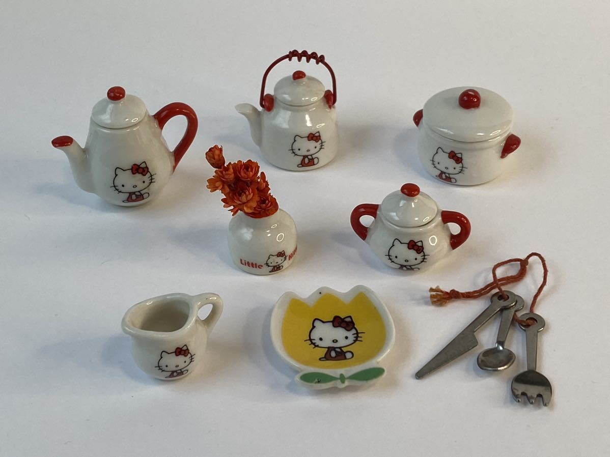 サンリオ リトルキティ ミニチュアコレクション 陶器セット キッチン
