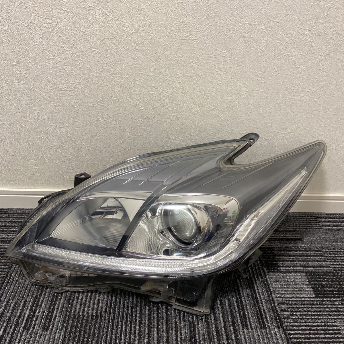 中古 トヨタ 30系 後期 プリウス 純正 左 助手席 HID キセノン ヘッド