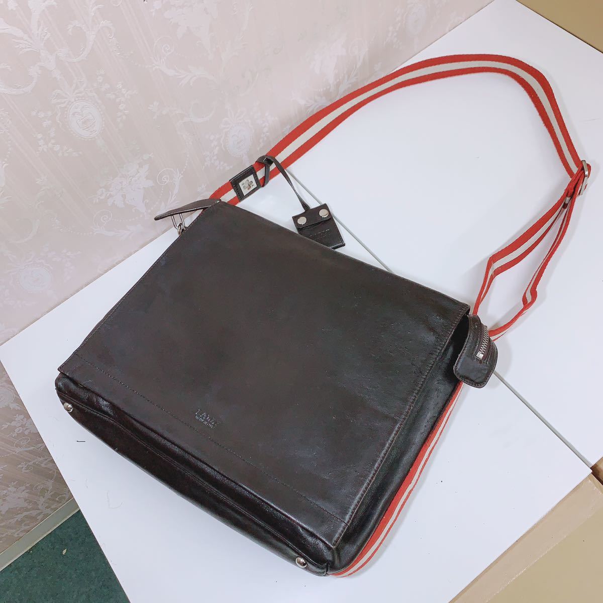 BALLY バリー レザー 本革 斜めがけ ショルダーバッグ 通勤バッグ 通学 