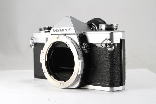 オリンパス) OLYMPUS OM-1 ボディ シルバー カメラ ☆美品