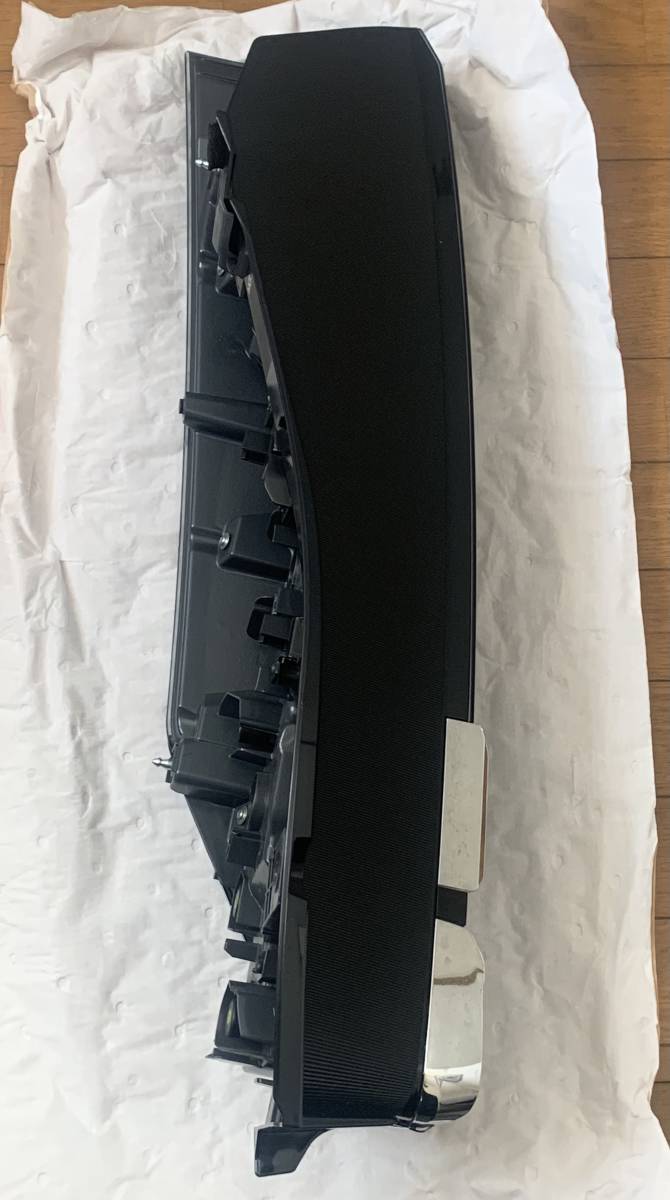 トヨタ VOXY ヴォクシー ZRR80 後期 右テールランプ KOITO 28-243