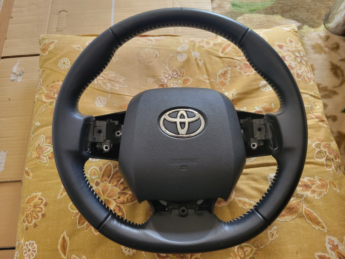 シエンタ【NHP170G】ステアリングホイール　ホーンパッド